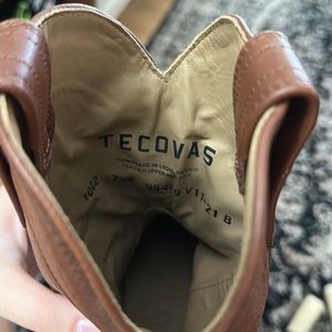 Tecovas worn only a few times. In great condition. 7.5 women’s.